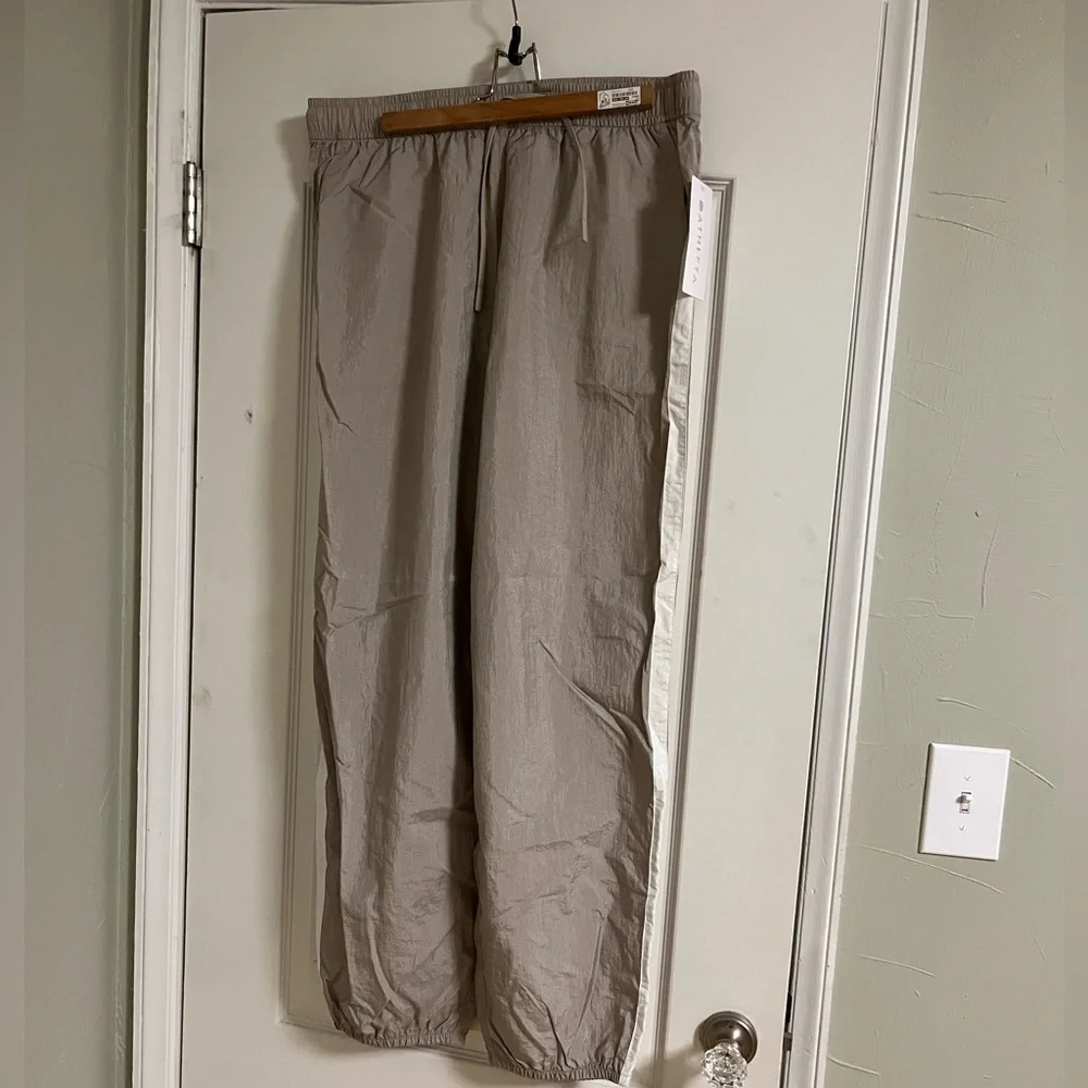 Athleta Daybreak Parachute Pants - size large tall - Picture 2 of 4